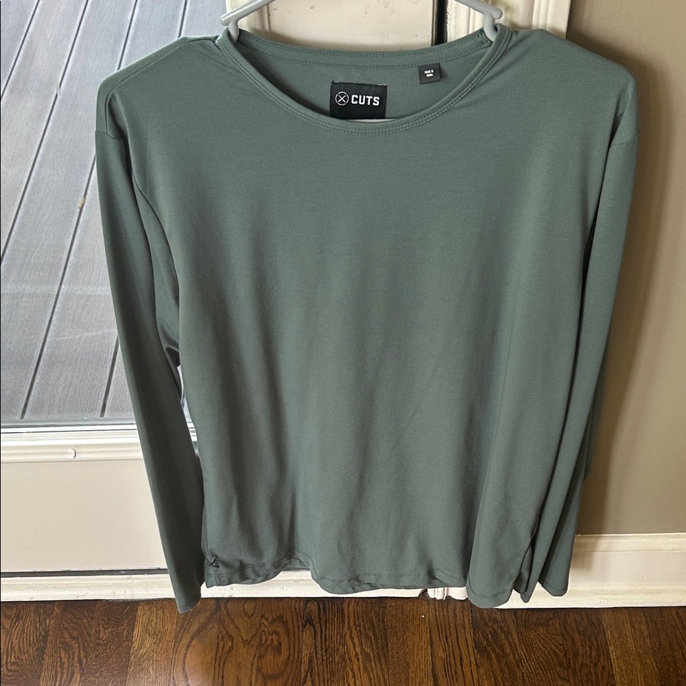 Cuts Clothing Men's Long Sleeve Tee in Green